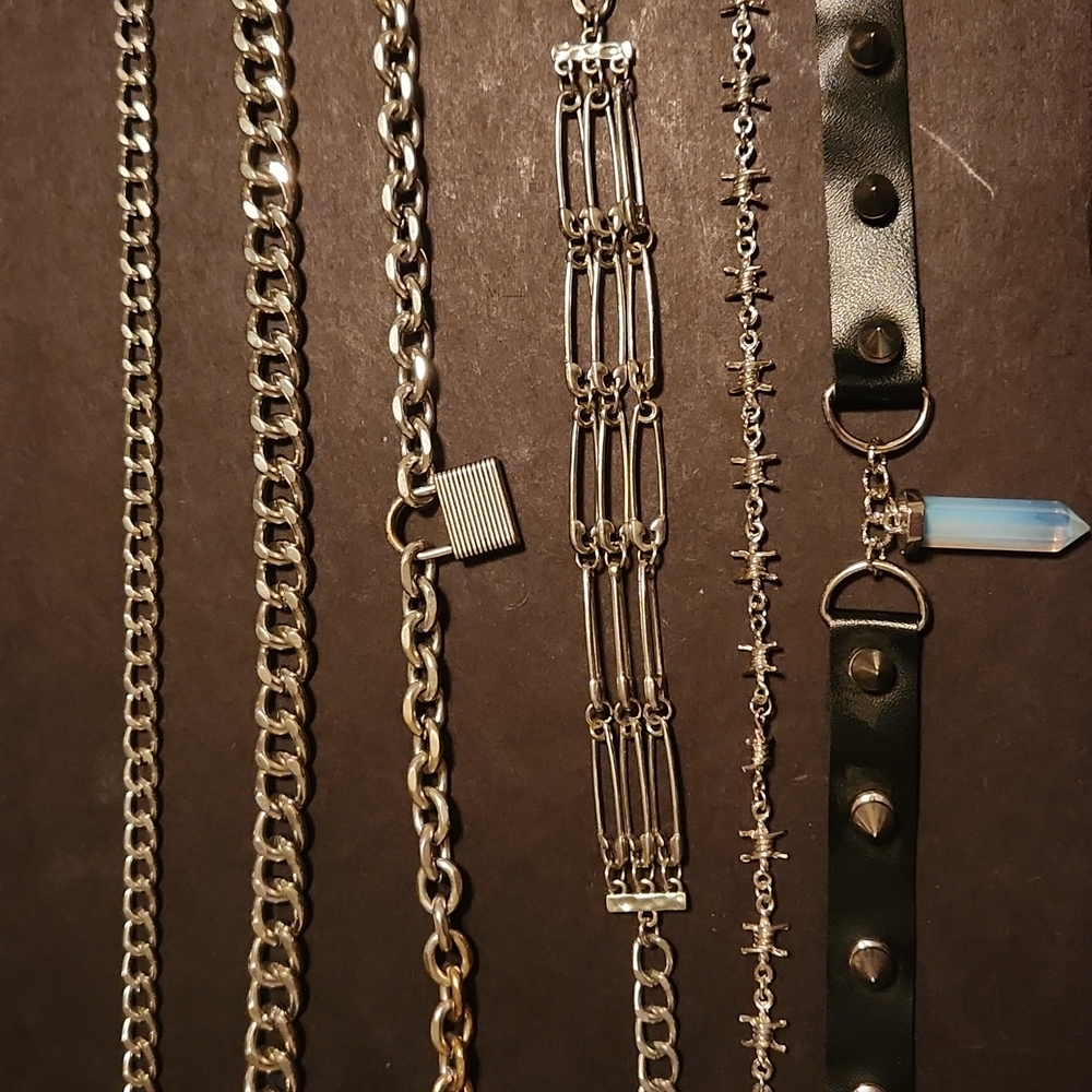 Lot of 6 Neck Chains